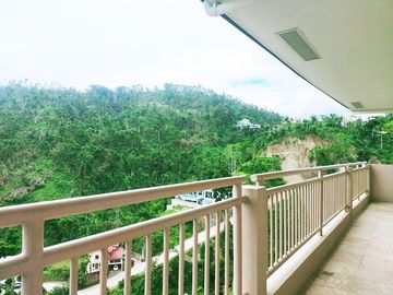 Luxury Modern-Style House Overlooking the City in Busay