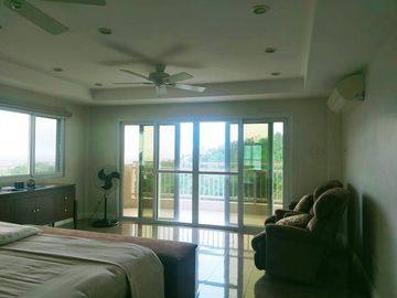 Luxury Modern-Style House Overlooking the City in Busay