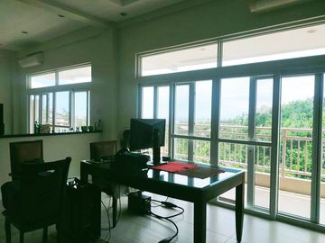 Luxury Modern-Style House Overlooking the City in Busay