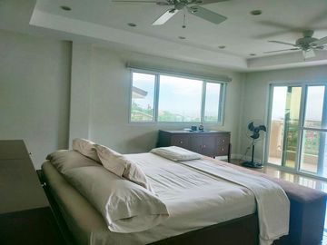 Luxury Modern-Style House Overlooking the City in Busay