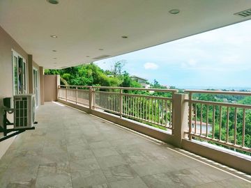 Luxury Modern-Style House Overlooking the City in Busay