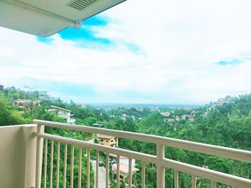 Luxury Modern-Style House Overlooking the City in Busay