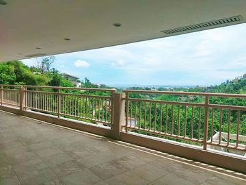 Luxury Modern-Style House Overlooking the City in Busay