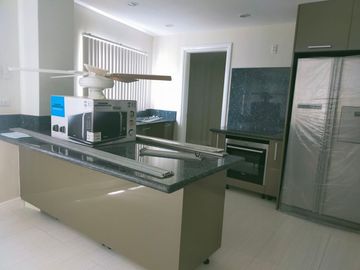 Luxury Modern-Style House Overlooking the City in Busay