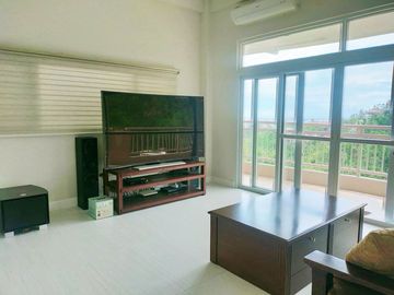 Luxury Modern-Style House Overlooking the City in Busay