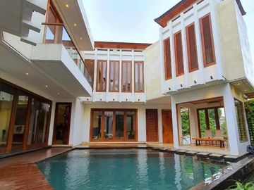 Dijual Rumah Mewah di Pondok Indah Kencana Akses Jalan lebar ada Pool