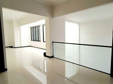 DIJUAL RUMAH MEWAH di DHARMAHUSADA UTARA 2lt Sby