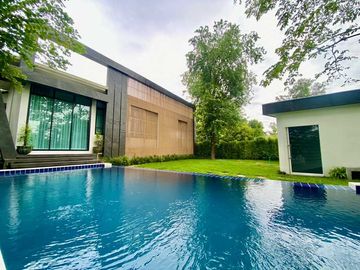 Pool Villa house for sale in San Kham Phaeng, only 30 minutes to Chiang Mai Airport