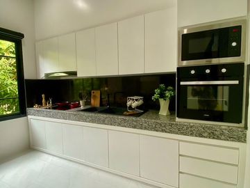 Pool Villa house for sale in San Kham Phaeng, only 30 minutes to Chiang Mai Airport