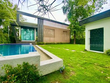 Pool Villa house for sale in San Kham Phaeng, only 30 minutes to Chiang Mai Airport