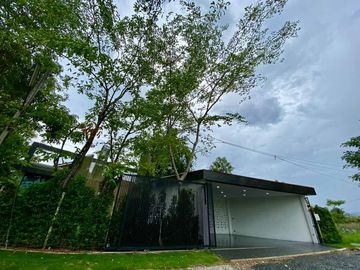 Pool Villa house for sale in San Kham Phaeng, only 30 minutes to Chiang Mai Airport
