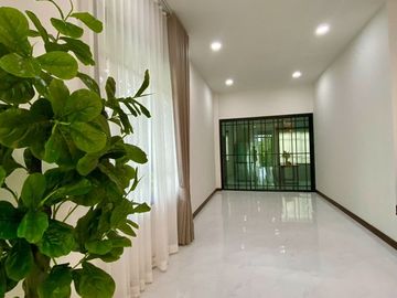 Pool Villa house for sale in San Kham Phaeng, only 30 minutes to Chiang Mai Airport