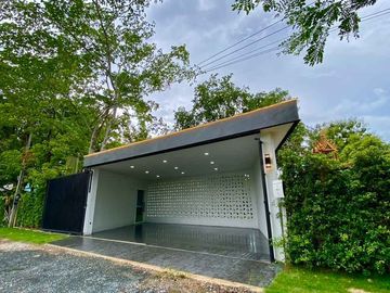 Pool Villa house for sale in San Kham Phaeng, only 30 minutes to Chiang Mai Airport