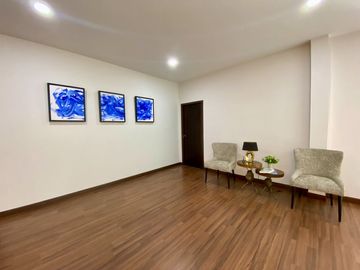 Pool Villa house for sale in San Kham Phaeng, only 30 minutes to Chiang Mai Airport