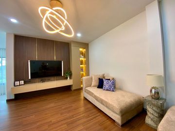 Pool Villa house for sale in San Kham Phaeng, only 30 minutes to Chiang Mai Airport