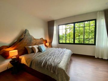 Pool Villa house for sale in San Kham Phaeng, only 30 minutes to Chiang Mai Airport