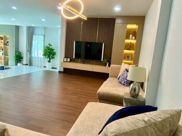 Pool Villa house for sale in San Kham Phaeng, only 30 minutes to Chiang Mai Airport