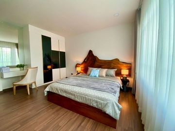 Pool Villa house for sale in San Kham Phaeng, only 30 minutes to Chiang Mai Airport