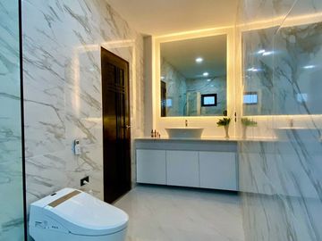 Pool Villa house for sale in San Kham Phaeng, only 30 minutes to Chiang Mai Airport