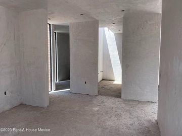 Casa en venta en Hacienda La Carlota, Querétaro.