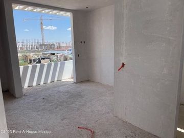 Casa en venta en Hacienda La Carlota, Querétaro.