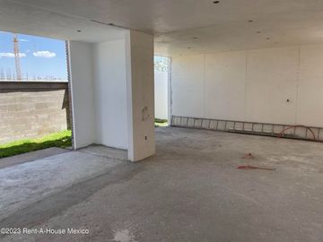 Casa en venta en Hacienda La Carlota, Querétaro.