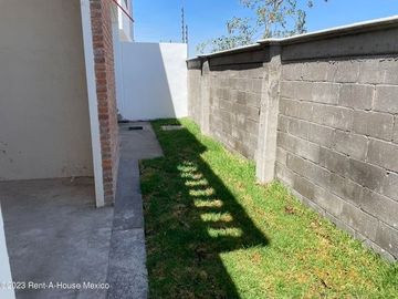 Casa en venta en Hacienda La Carlota, Querétaro.