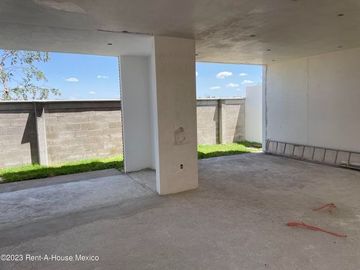 Casa en venta en Hacienda La Carlota, Querétaro.