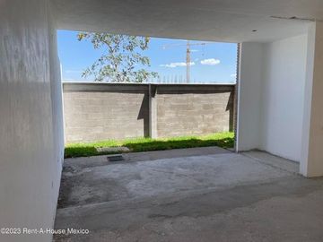 Casa en venta en Hacienda La Carlota, Querétaro.