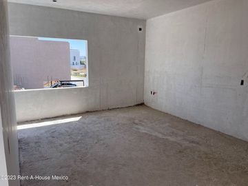 Casa en venta en Hacienda La Carlota, Querétaro.