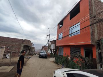 CASA 3 PISOS EN VENTA 158 M2 HUAYCÁN - ATE