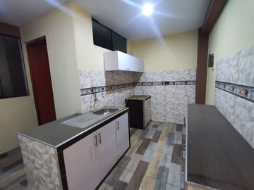 CASA 3 PISOS EN VENTA 158 M2 HUAYCÁN - ATE