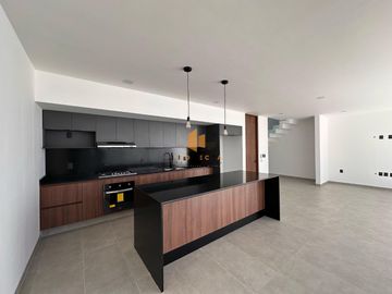 CASA EN VENTA EN COLINAS TRES MARÍAS