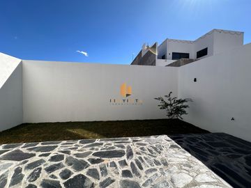 CASA EN VENTA EN COLINAS TRES MARÍAS