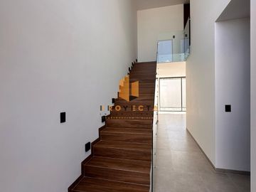 CASA EN VENTA EN COLINAS TRES MARÍAS