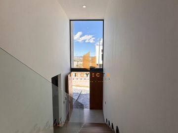 CASA EN VENTA EN COLINAS TRES MARÍAS