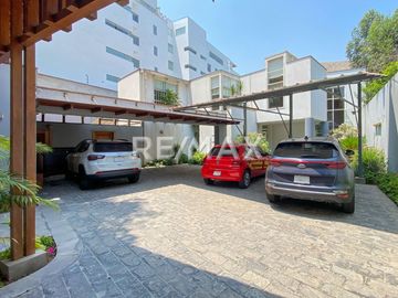 SE VENDA CASA DE LUJO EN URB CLUB GOLF DE LOS INCAS