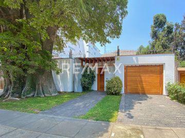 SE VENDA CASA DE LUJO EN URB CLUB GOLF DE LOS INCAS