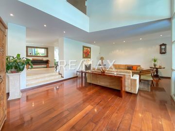 SE VENDA CASA DE LUJO EN URB CLUB GOLF DE LOS INCAS