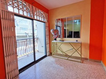 Venta de Casa Rentera, sector Centro Sur, García Goyena entre Villavicencio y Hernando de Zaera, cerca a Centro Cívico.