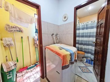 Venta de Casa Rentera, sector Centro Sur, García Goyena entre Villavicencio y Hernando de Zaera, cerca a Centro Cívico.