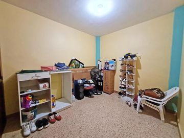 Venta de Casa Rentera, sector Centro Sur, García Goyena entre Villavicencio y Hernando de Zaera, cerca a Centro Cívico.