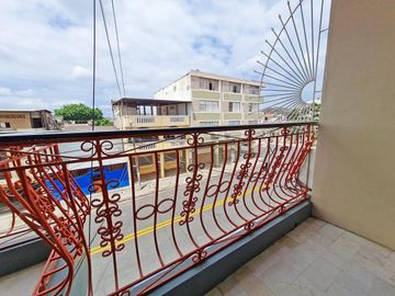 Venta de Casa Rentera, sector Centro Sur, García Goyena entre Villavicencio y Hernando de Zaera, cerca a Centro Cívico.