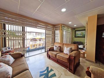 Venta de Casa Rentera, sector Centro Sur, García Goyena entre Villavicencio y Hernando de Zaera, cerca a Centro Cívico.