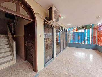 Venta de Casa Rentera, sector Centro Sur, García Goyena entre Villavicencio y Hernando de Zaera, cerca a Centro Cívico.