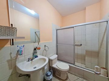 Venta de Casa Rentera, sector Centro Sur, García Goyena entre Villavicencio y Hernando de Zaera, cerca a Centro Cívico.