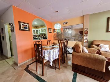 Venta de Casa Rentera, sector Centro Sur, García Goyena entre Villavicencio y Hernando de Zaera, cerca a Centro Cívico.