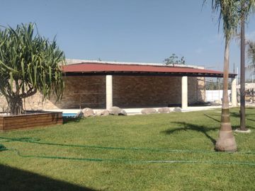 CASA EN VENTA CON ALBERCA EN XOCHITEPEC, MORELOS