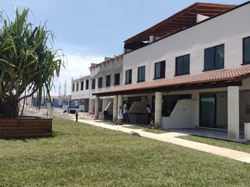 CASA EN VENTA CON ALBERCA EN XOCHITEPEC, MORELOS