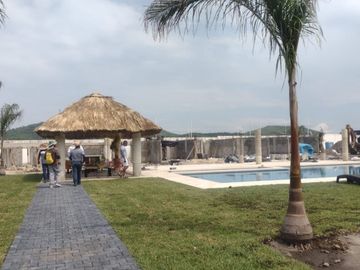 CASA EN VENTA CON ALBERCA EN XOCHITEPEC, MORELOS